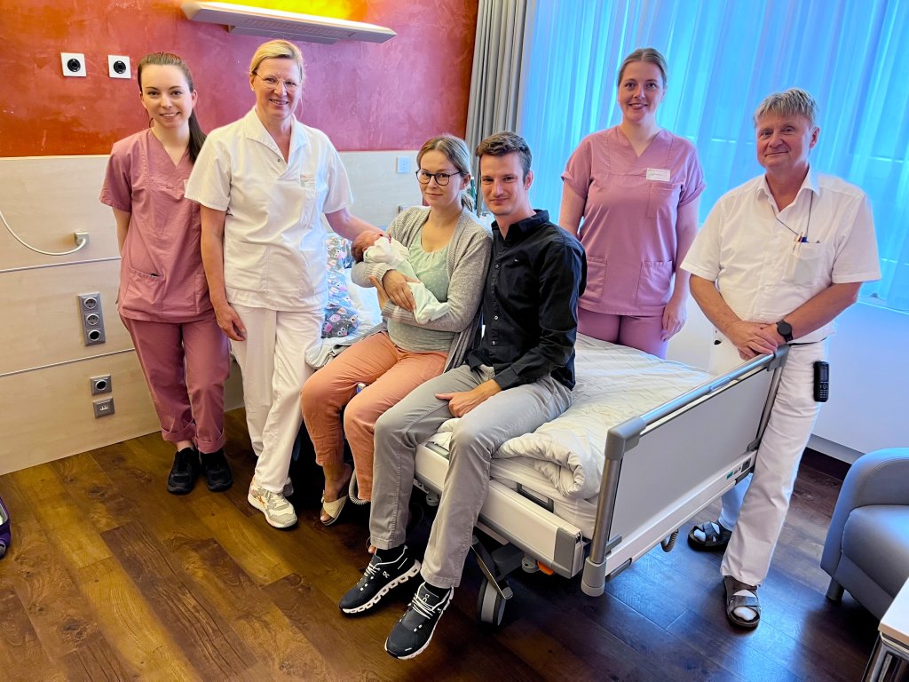 Juliane ist das Jubiläumsbaby - Katholische Hospitalvereinigung Weser-Egge