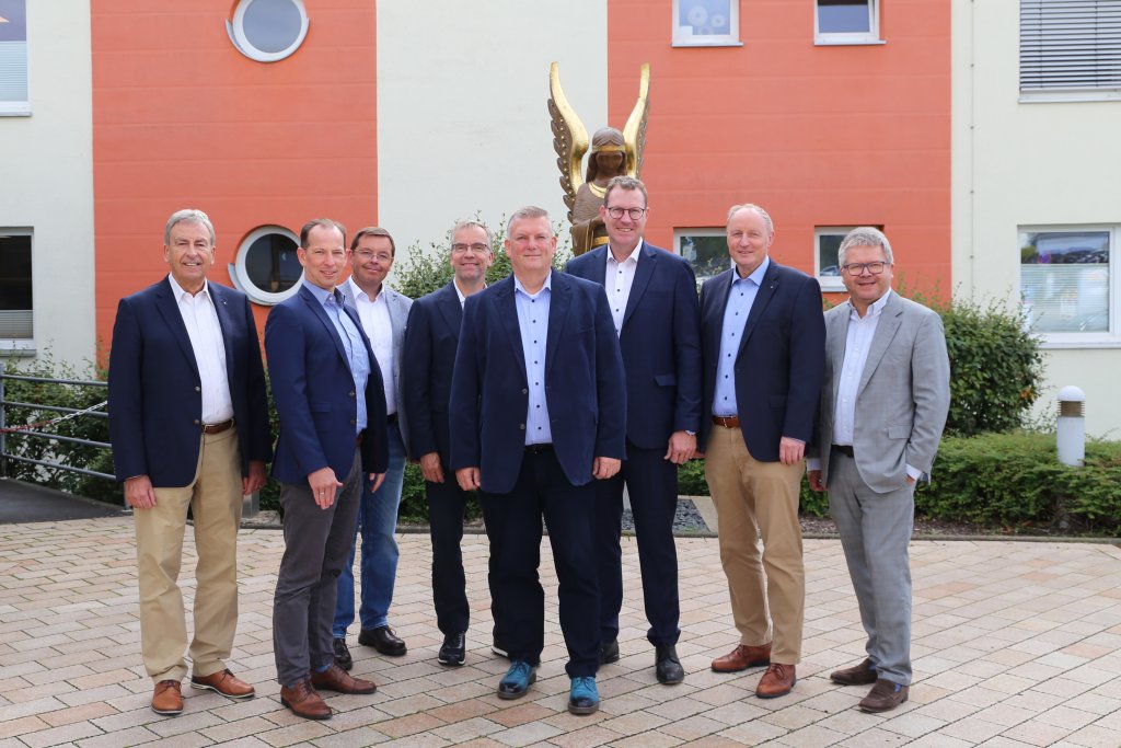 Verwaltungsrat der KHWE für weitere fünf Jahre bestätigt - Katholische ...